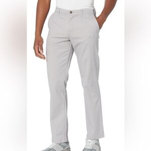Amazon Essentials Men's Classic-Fit Casual Stretch Chino Pant